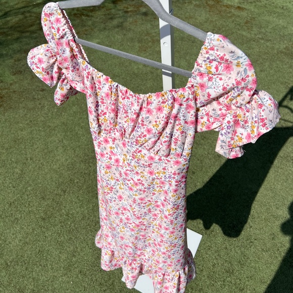 Flutter-Sleeve Garden Floral Dress with Apron Tie-Back - Picture 7 of 16